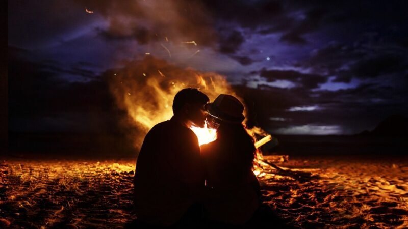 Aniversario en Fuego: Cómo Mantener Vivas las Conversaciones que Hablan de Amor